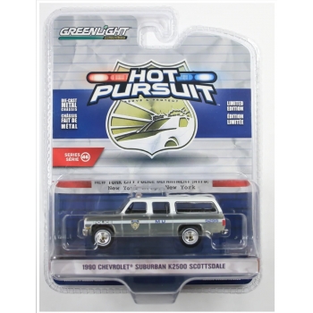 Greenlight 1:64 HP46 - Chevrolet Suburban K2500 Scottsdale 1990 NYPD UNPAINTED